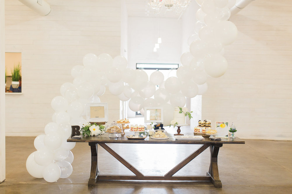 DIY BALLOON GARLAND TUTORIAL featured by top Houston party blogger, Cake and Confetti
